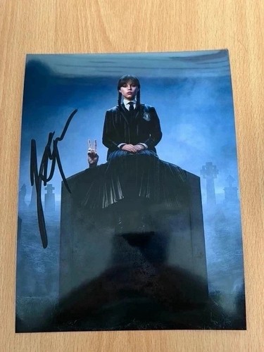 Jenna ortega wednesday signed - jenna,