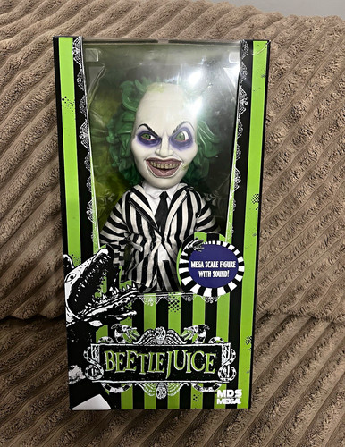 Mezco mds mega - mega, scale